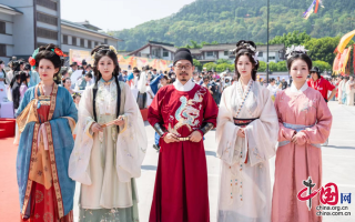 汉服改良元素古镇穿搭，汉服改汉元素